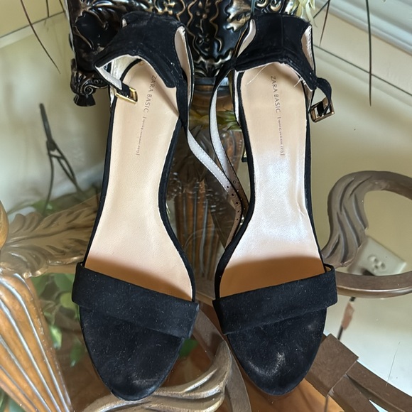 Zara Black Ankle Strap w/Gold Heel Sandals 38 - Picture 5 of 5